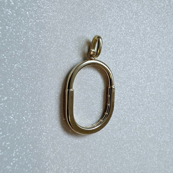 Jewelry - Gold Oval Pendant